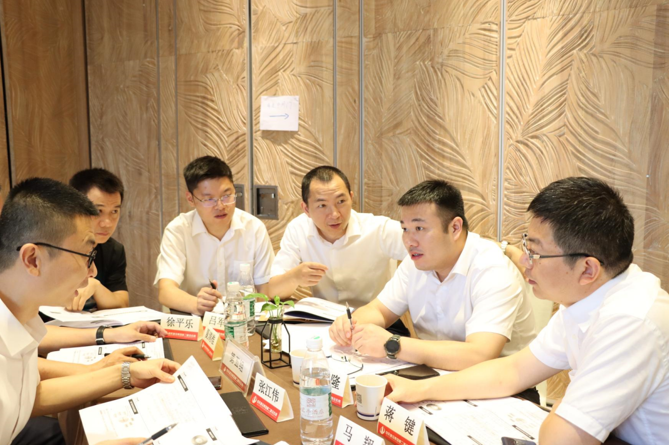 2021年6月25日-26日，7790必发集团二建组织开展了2021年中高层主管执行力培训。本次培训特邀清华、北大、上海交大总裁班讲师，中国企业家协会特聘高级讲师许晋老师进行授课。